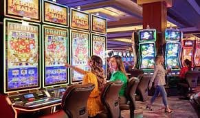 Visualisasi pengalaman bermain kasino slot online dan live casino tarkamtoto
